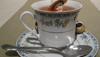 Franco Mondini-Ruiz - Mojado 4 (tea cup with boy wearing sombrero)