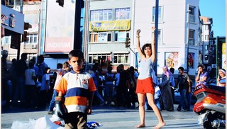 Nilbar Güres - Unknown Sports, Performance in Fatih, Istanbul (Biede Hoch)
